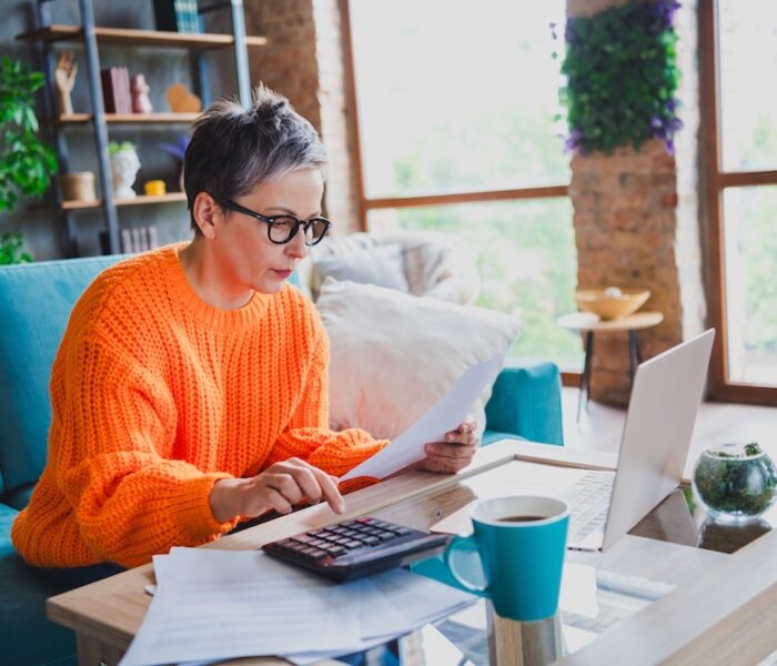 women paying alimony